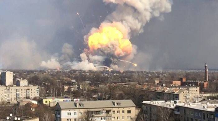 Балаклійський район: під час ліквідації пожежі у підвалі 9-ти поверхового будинку виведено на свіже повітря 80 людей