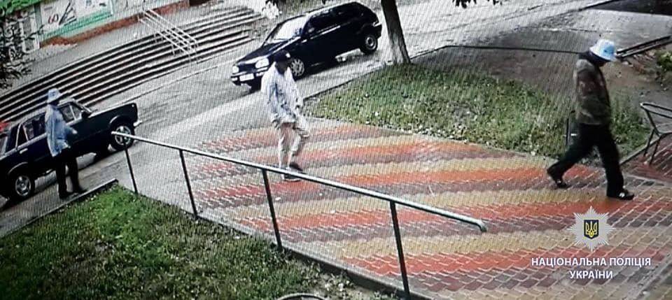 Налетчики в масках Шрека ограбили ювелирный