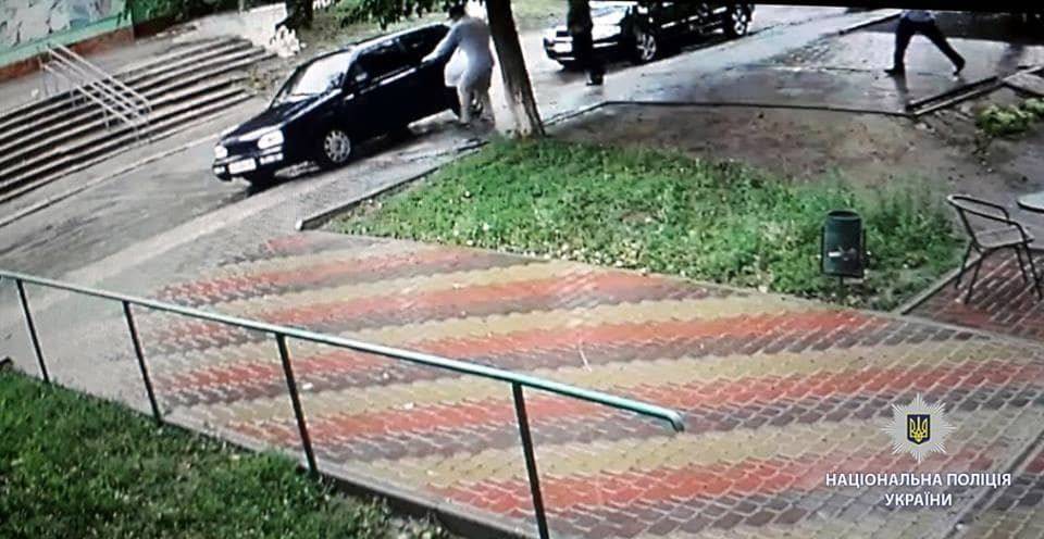 Налетчики ограбили ювелирный магазин в поселке Донец