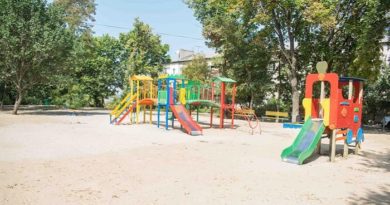 В Балаклії були встановлені нові дитячі майданчики