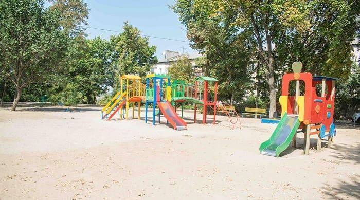 В Балаклії були встановлені нові дитячі майданчики