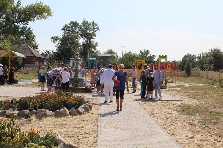 Открытие фонтана в парковой зоне в центре села Милова