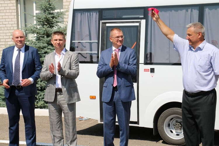 «Дитячий» автобус, не для дітей