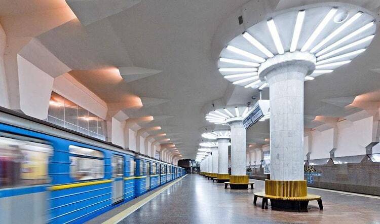 Из харьковского метро эвакуируют пассажиров, полиция ищет взрывчатку