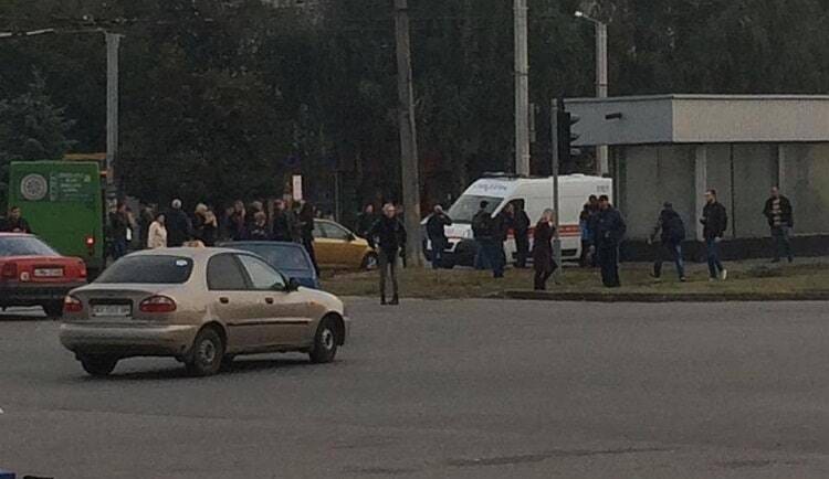 В Харьковском метрополитене неизвестный прыгнул под поезд и лишился руки
