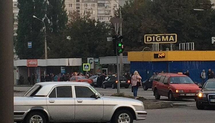 В Харьковском метрополитене неизвестный прыгнул под поезд и лишился руки