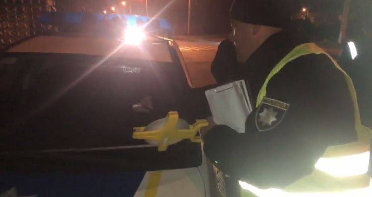 В Харькове полицейские на автомобиле сбили женщину, — ВИДЕО