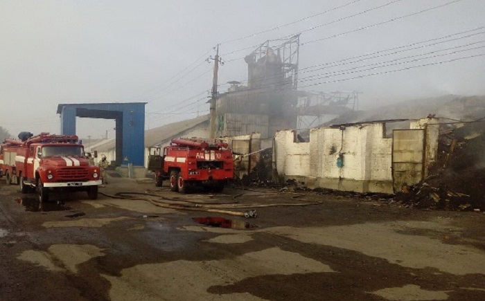 Под Харьковом горели зернохранилища