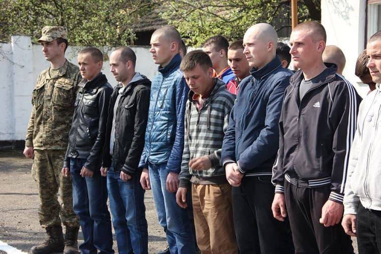 Відкосити не вийде! Тепер всіх призиватимуть служити.