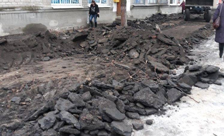 Тротуар взимку, швидка пішки…
