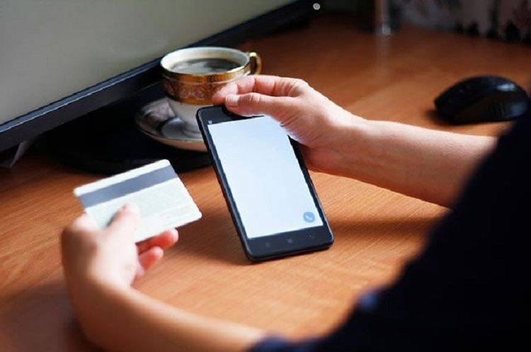 В Балаклійському районі зловмисник ошукав пенсіонерку на 25 тисяч гривень