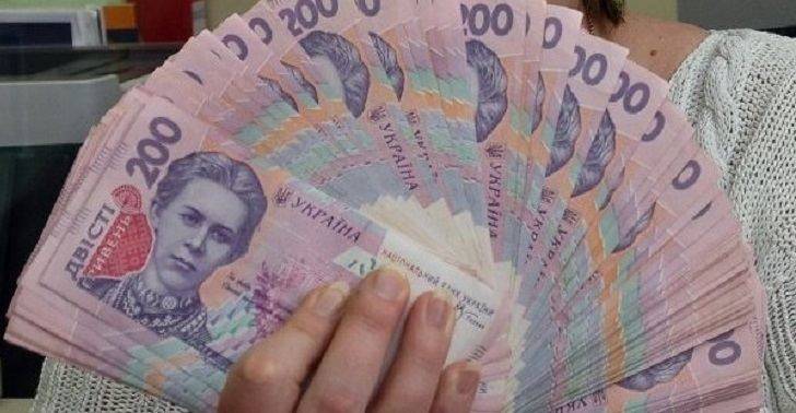 Мужчина расплатился за продукты сувенирными деньгами