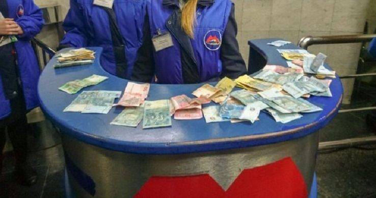 Активисты перекрыли проход в метро (фото, видео)