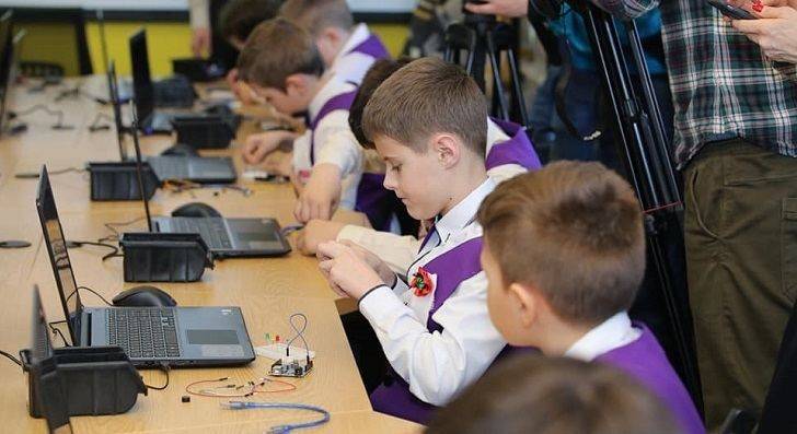 У  Донецькій ЗОШ відкрито перший на Харківщині клас робототехніки