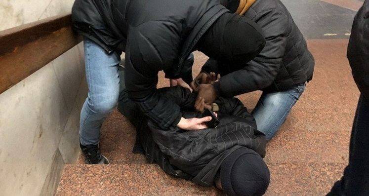 В харьковском метро поймали террориста с бомбой (фото, видео)