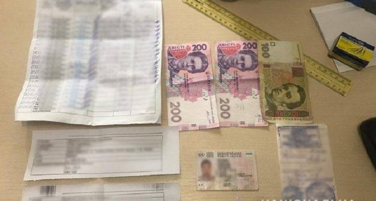 Полиция провела обыски у врача, выдававшего рецепты на наркотические препараты