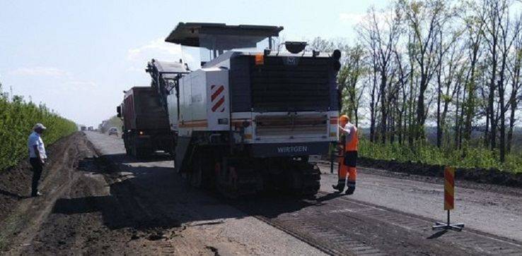 Харьковские дорожники восстанавливали покрытие на трассах в Волчанск, Печенеги и Балаклею