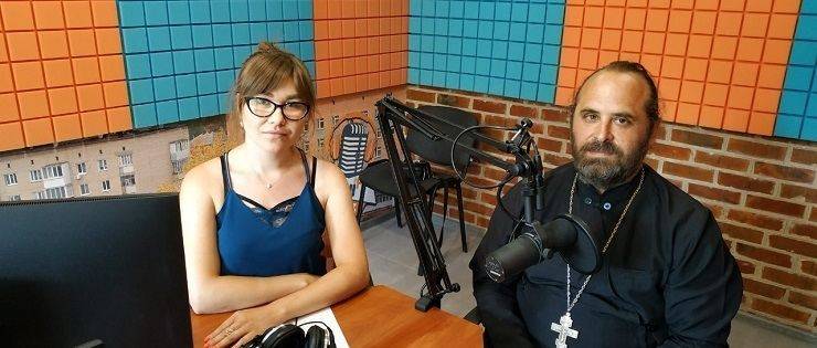Анонс інтерв’ю з отцем  Дмитрієм на радіо «Дані FM» до Дня Святої Трійці