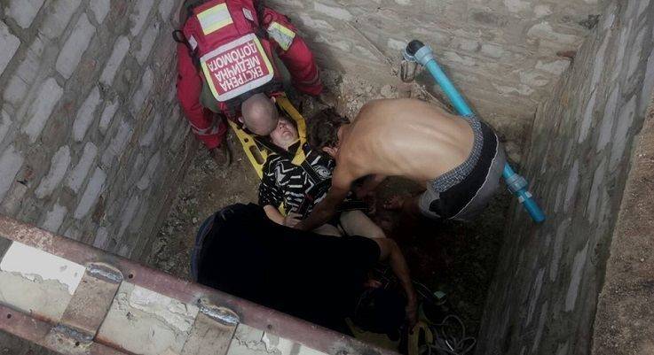 В Балаклее оступившись, женщина угодила в яму, — ФОТО