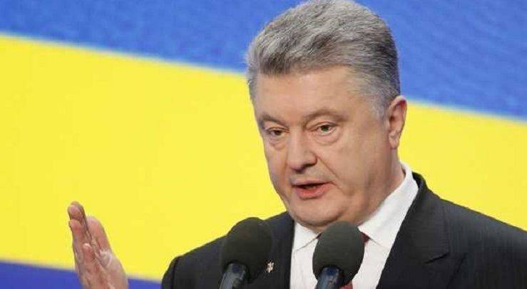 Юрист пояснив, що в разі скасування депутатської недоторканності постраждає Порошенко