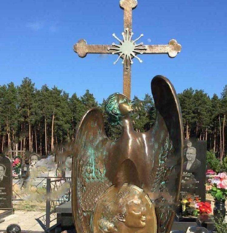 Вандали на цвинтарі в Балаклії