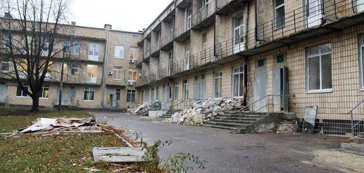 Це не кадри з фільмів 90-х. Губернатор побував дитячій інфекційні лікарні
