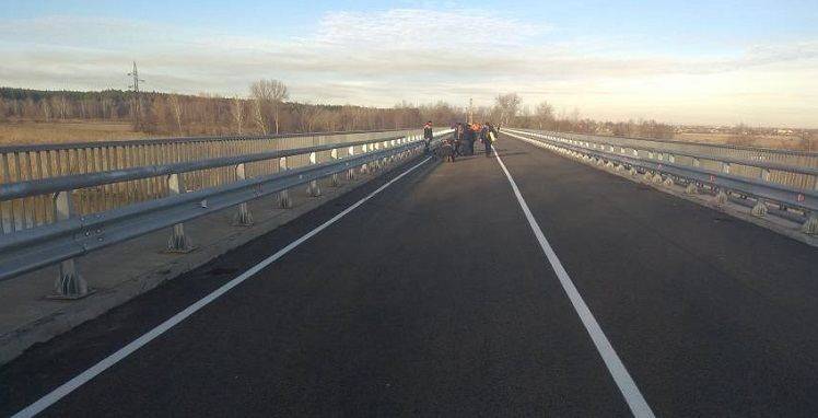 Відкрили міст який з’єднує селища Андріївку та Донець