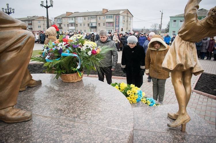 Урочисте покладання квітів до пам’ятника Т.Г. Шевченку