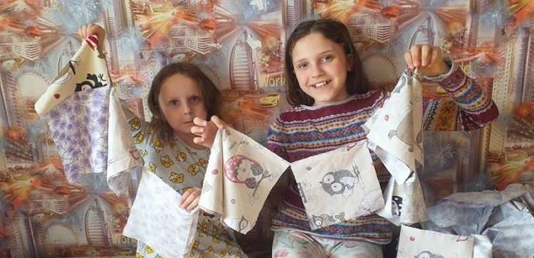 Школярка з Балаклії безкоштовно шиє захисні маски