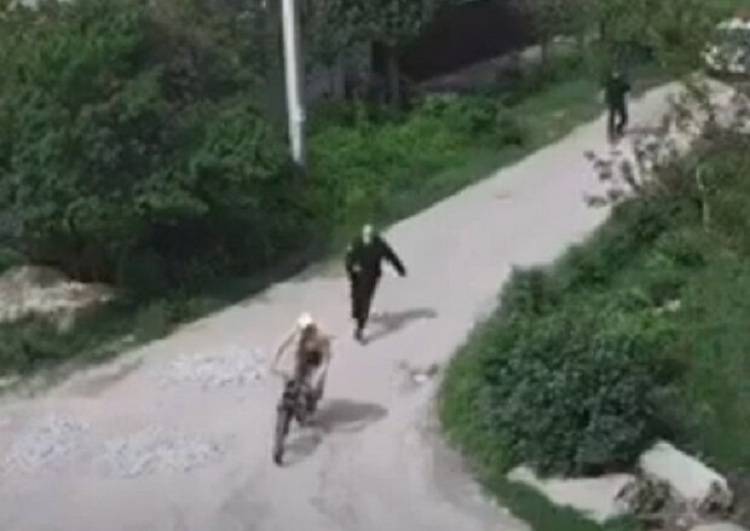 У Харкові горе-закладчик дурі намагався втекти від копів і протаранив автобус головою