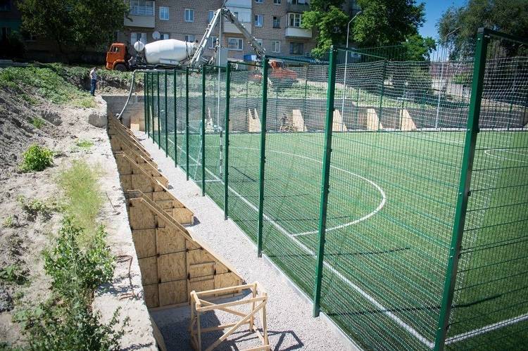 Розпочато роботи з благоустрою футбольного поля по вул. 1 Травня в Балаклії