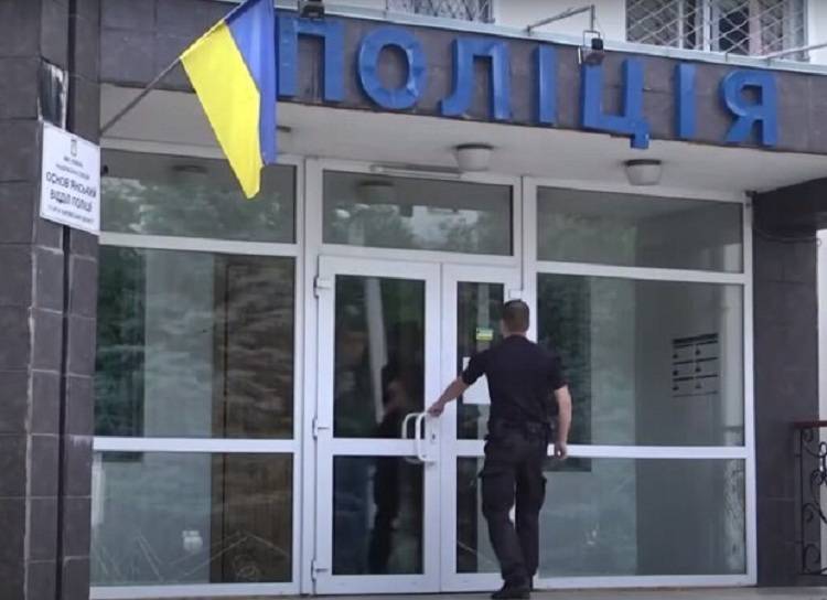 У Харкові впіймали звіра, що порізав жінку в ліфті – вдарив копа електрошокером і намагався втекти