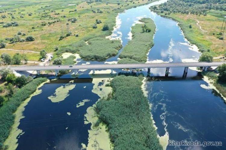 У Балаклійському районі дорожники завершують капітальний ремонт мосту