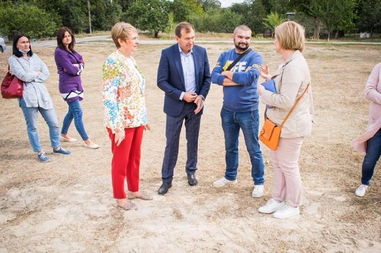 В Балаклії встановлений новий дитячий майданчик