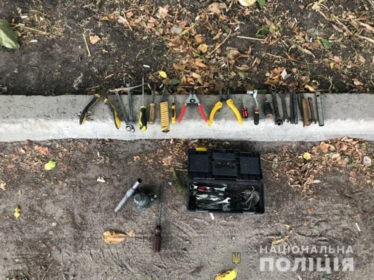Балаклійські правоохоронці схопили двох автомобільних крадіїв