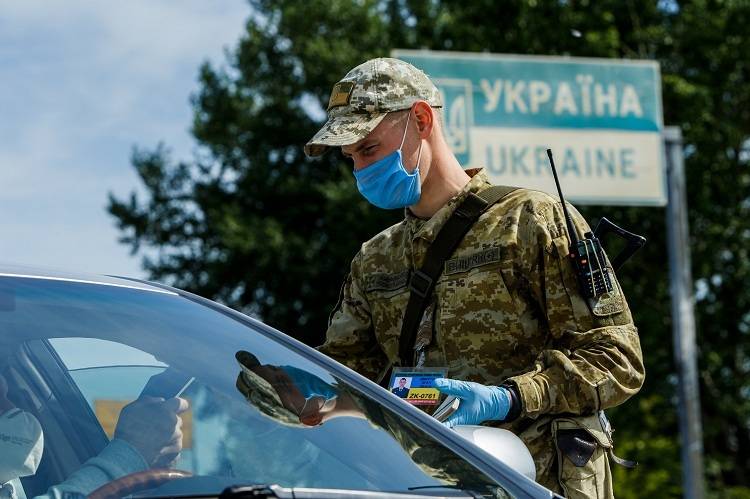 Харківські прикордонники виявили наркотики (відео)