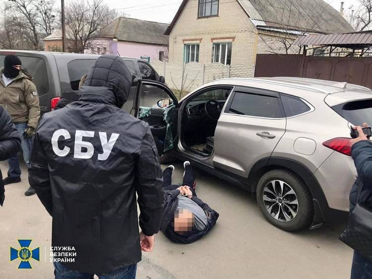 На Харківщині СБУ знешкодила злочинну групу, яка тероризувала громадян