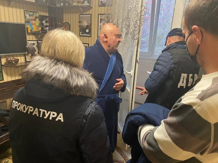 В Харькове налоговик ежемесячно требовал 100 тыс. грн взятки (фото)