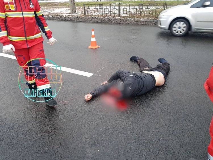 Полиция пытается установить личность мужчины, которому  оторвало голову (видео)