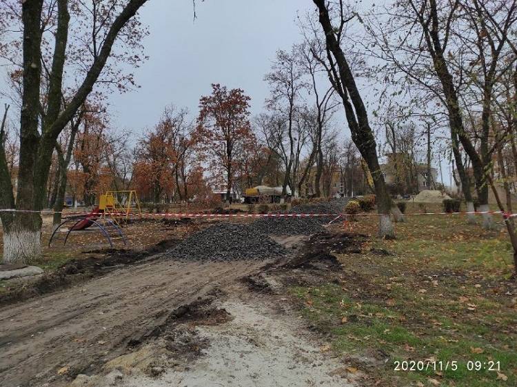В Балаклії масштабна реконструкція парку на площі Ростовцева (відео)