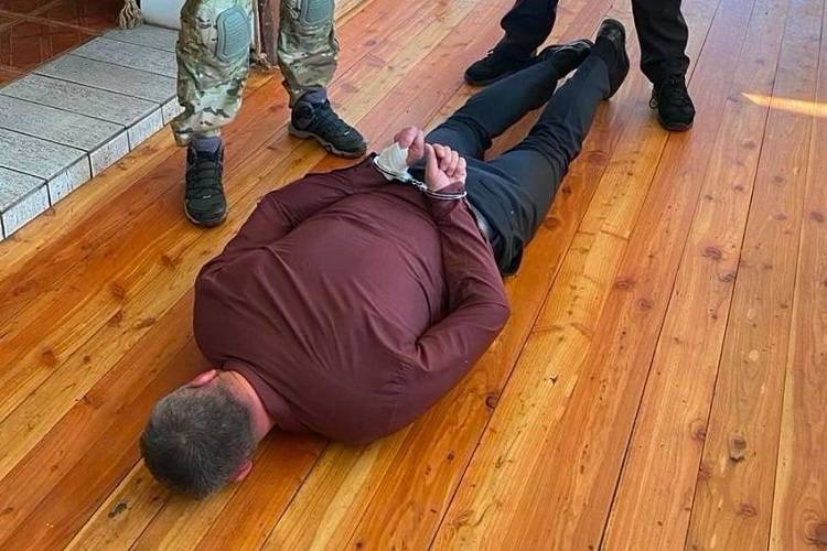 На Закарпатті СБУ викрила голову тергромади на вимаганні хабаря за ремонт доріг