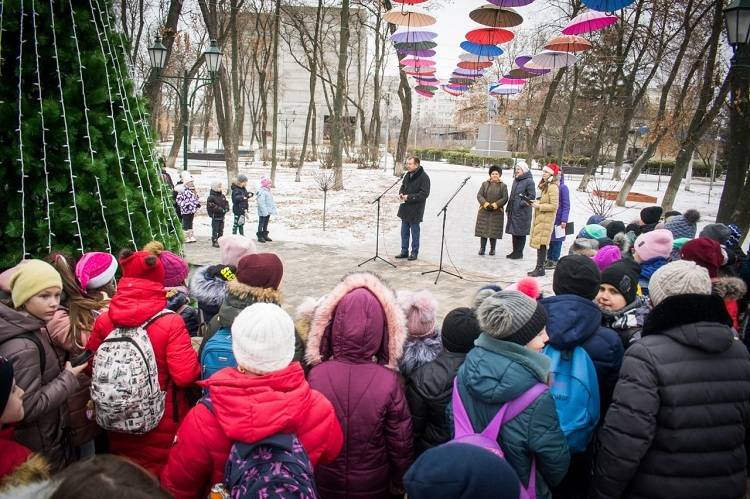 Відкриття новорічних ялинок в місті Балаклія та селі Вербівка. Фото