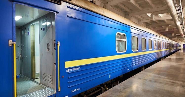 «Укрзалізниця» показала нові пасажирські вагони, які планує закуповувати у 2021 році