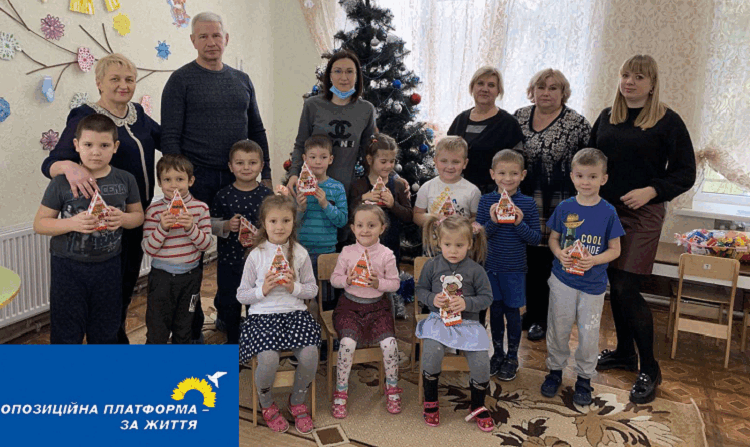 Депутати Балаклійської міської ради від ОПЗЖ продовжують вітати дітей з Новим роком