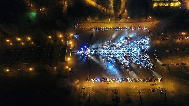 У Харкові запалять найбільшу автоялинку в Україні