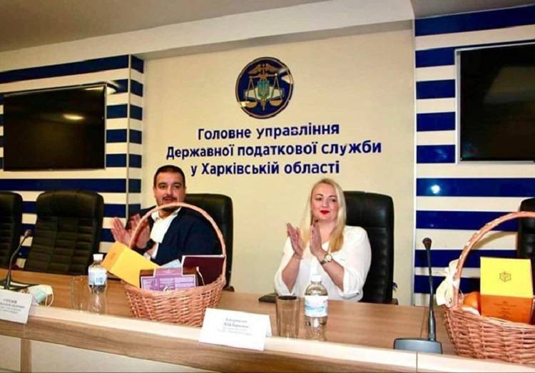 ХАРЬКОВСКАЯ ОБЛАСТНАЯ НАЛОГОВАЯ ПОПАЛА В СКАНДАЛ С ЭЛИТНЫМ ШАМПАНСКИМ