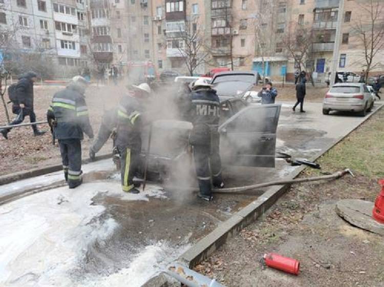 В Харькове водитель, рискуя жизнью, спас несколько автомобилей (видео)