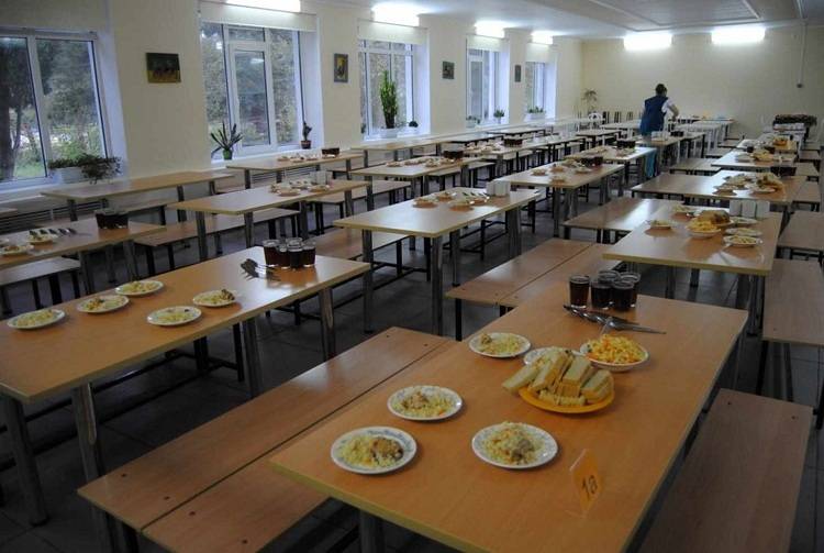 У школи на Харківщині завозять неякісні продукти харчування (фото)