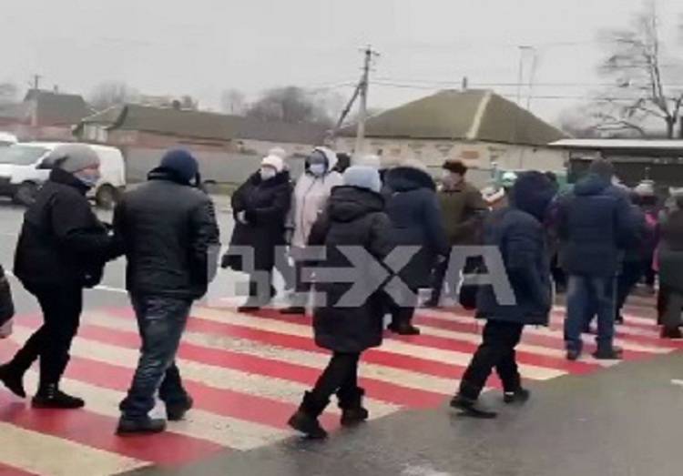 На Харківщині тиждень розпочався з перекриття доріг (відео)