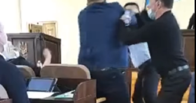 бійка на сесії